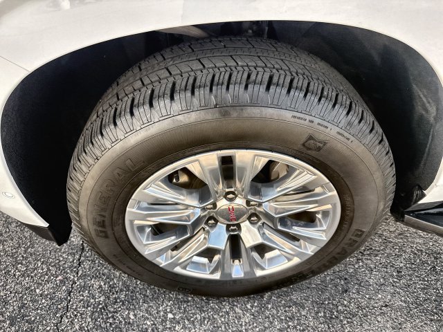 Used 2025 GMC Yukon Denali AWD/4WD image 10