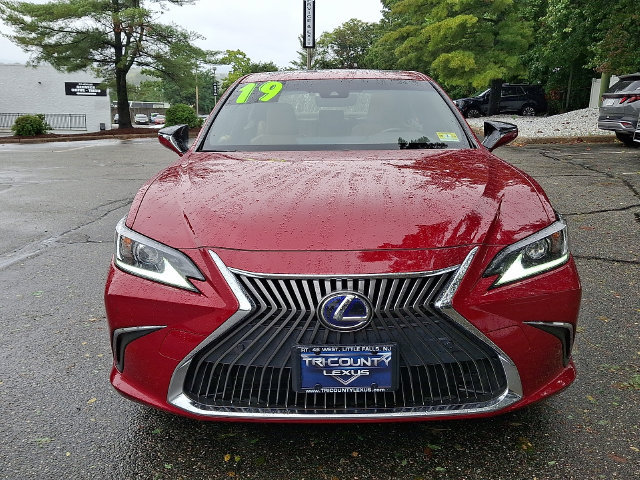 Used 2019 Lexus ES 300h w/ Accessory Package 2 FWD image 2