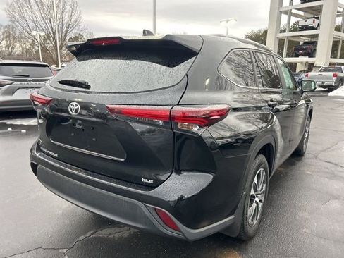 Used 2024 Toyota Highlander XLE image 5