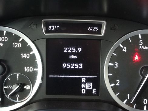 Used 2017 INFINITI QX30 Premium FWD image 14