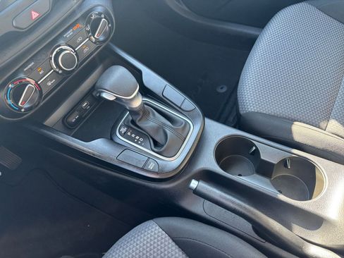 Used 2025 Kia Soul LX w/ LX Technology Package FWD image 39