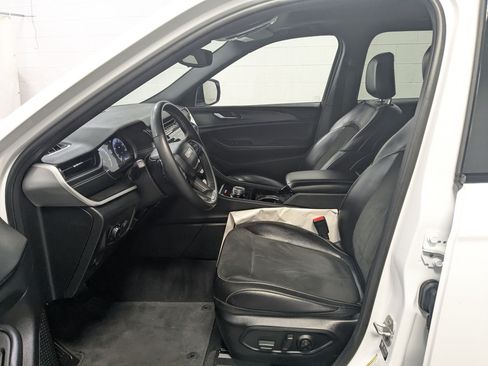 Used 2023 Jeep Grand Cherokee L Laredo AWD/4WD image 21