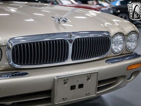 Used 2001 Jaguar XJ8 image 8