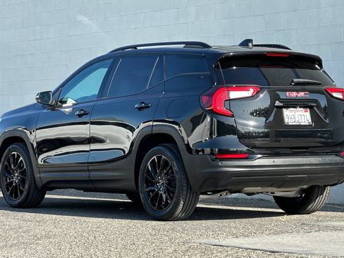 Certified 2023 GMC Terrain SLT w/ Elevation Edition FWD image 6