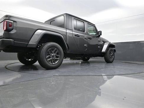 New 2025 Jeep Gladiator Sport image 23