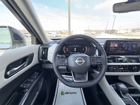 New 2026 Nissan Pathfinder SL image 6