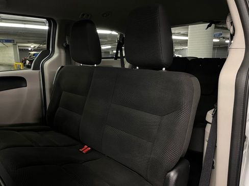 Used 2020 Dodge Grand Caravan SE w/ Rear Park Assist Package FWD image 15