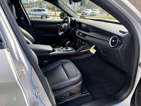 Used 2022 Alfa Romeo Stelvio Ti AWD/4WD image 31