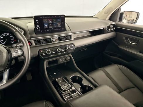 Used 2023 Honda Pilot Touring image 15