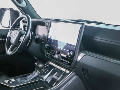 Used 2025 Lexus GX 550 w/ Accessory Package (2T) AWD/4WD image 29