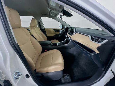 Used 2025 Toyota RAV4 LE image 30