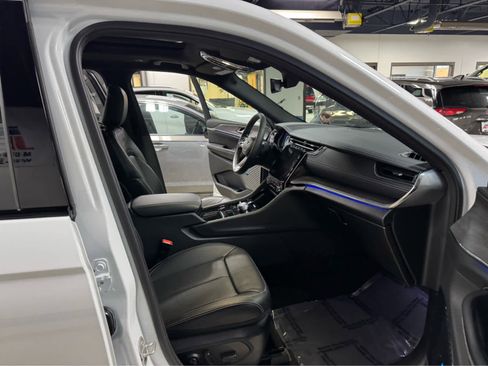 Used 2024 Jeep Grand Cherokee L Overland w/ Trailer Tow Package image 11