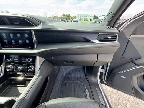 Used 2021 GMC Yukon Denali w/ Denali Premium Package image 29