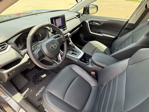 Used 2025 Toyota RAV4 XLE Premium FWD image 15