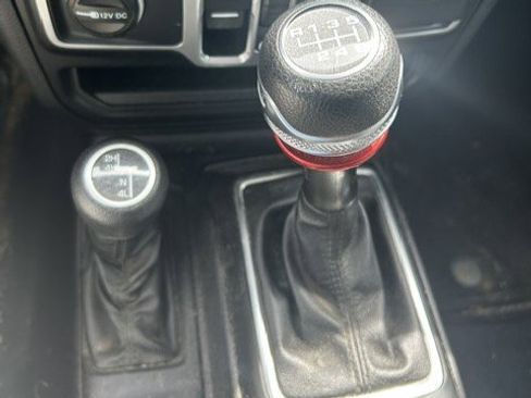 Used 2018 Jeep Wrangler Unlimited Sport S AWD/4WD image 10