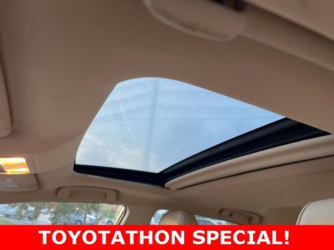 Used 2015 Toyota Avalon Limited image 11