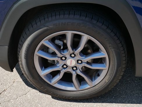 Used 2023 GMC Terrain SLT AWD/4WD image 15