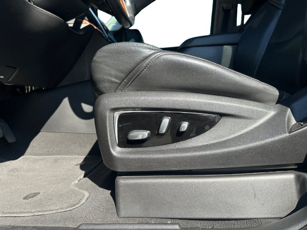 Used 2019 Cadillac Escalade Premium Luxury AWD/4WD image 19