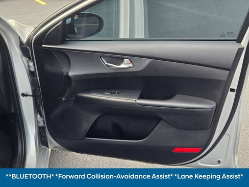 Used 2020 Kia Forte LXS FWD image 4