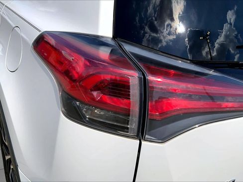 Used 2017 Toyota RAV4 SE w/ Advanced Technology Package FWD image 28