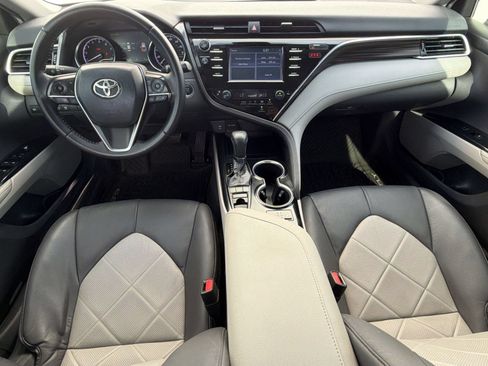 Used 2018 Toyota Camry XLE FWD image 16