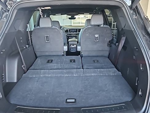 Used 2024 Buick Enclave Premium image 21