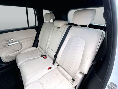 Used 2025 Mercedes-Benz GLB 250 image 21