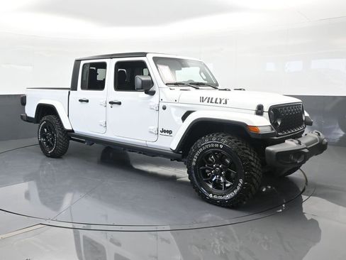 Used 2024 Jeep Gladiator Sport image 8
