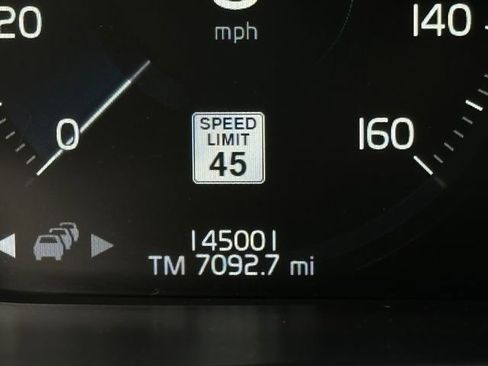 Used 2016 Volvo XC90 T6 R-Design w/ Protection Package Plus image 17