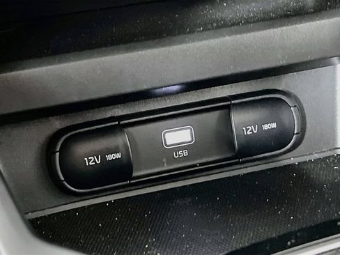 Used 2025 Kia Soul LX w/ LX Technology Package FWD image 19