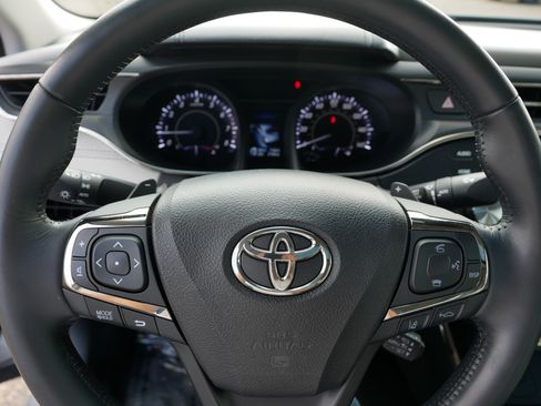 Used 2017 Toyota Avalon Limited w/ Four Season Package FWD image 25