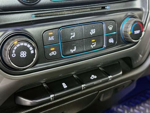 Used 2018 Chevrolet Silverado 1500 LT w/ Trailering Package AWD/4WD image 17