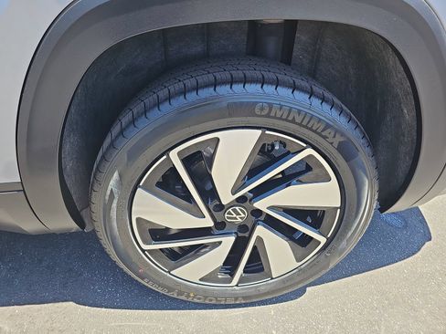 Certified 2024 Volkswagen Atlas SE FWD image 35
