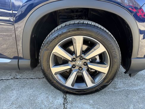 Used 2025 Honda Pilot Touring image 10