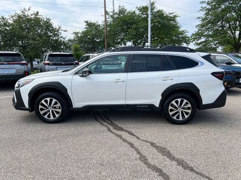 Certified 2025 Subaru Outback Premium AWD/4WD image 4