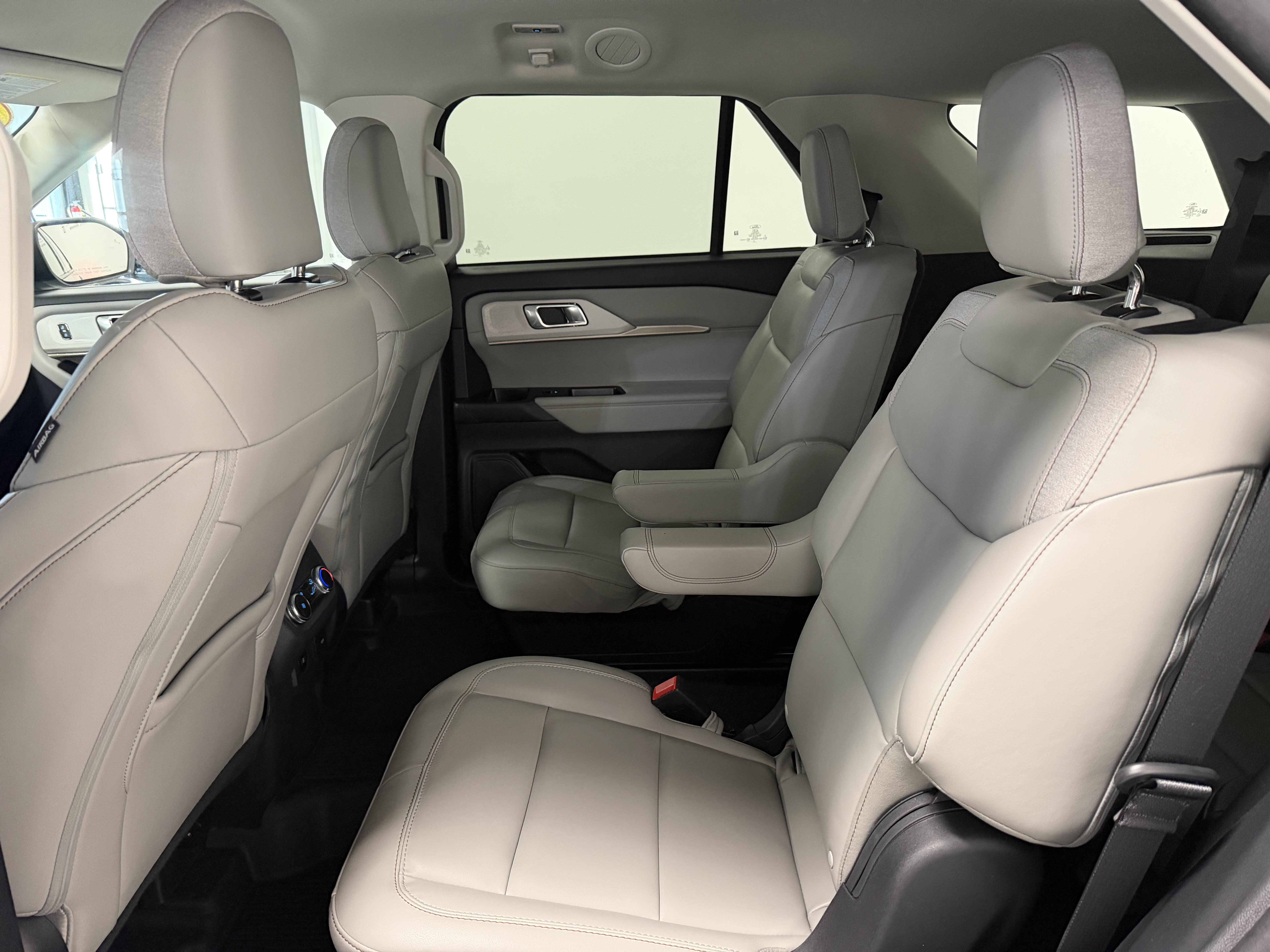 Used 2025 Ford Explorer Active w/ Active Comfort Package AWD/4WD image 22