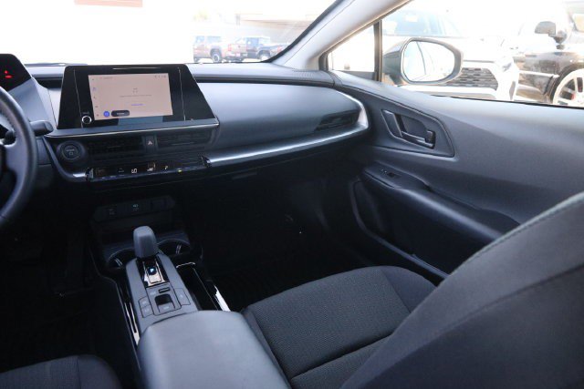 Used 2025 Toyota Prius LE AWD/4WD image 25