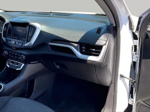 Used 2024 GMC Terrain SLE FWD image 18