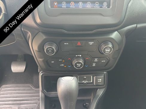 Used 2018 Jeep Renegade Latitude FWD image 25