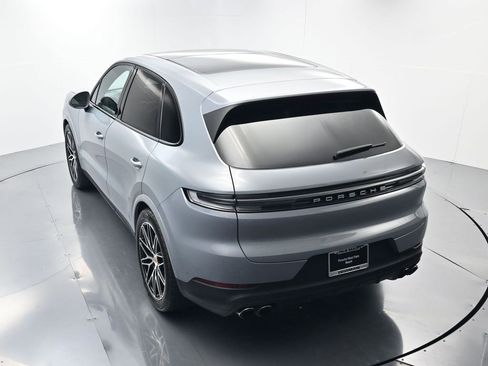 Certified 2025 Porsche Cayenne S image 36