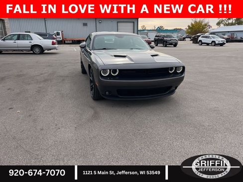 Used 2018 Dodge Challenger SXT Plus image 6