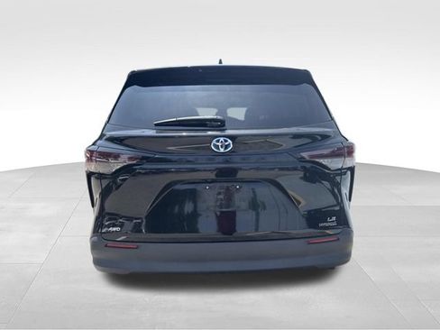 Used 2024 Toyota Sienna LE AWD/4WD image 8