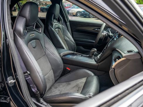 Used 2018 Cadillac CTS V w/ Luxury Package RWD image 6