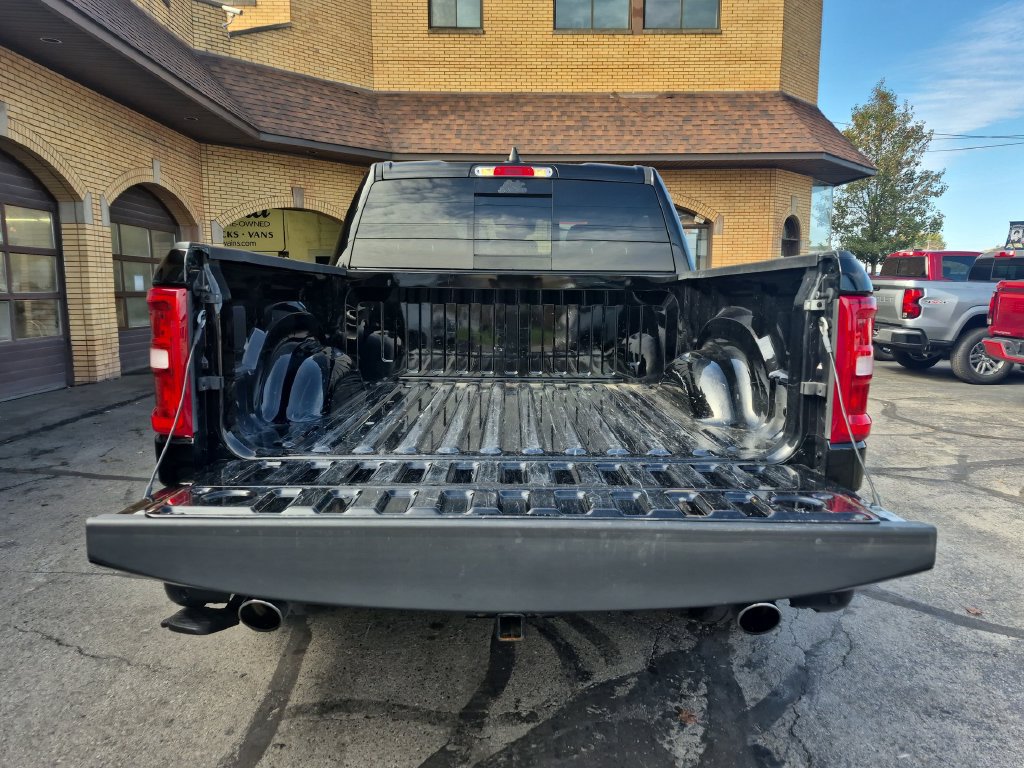 Used 2025 RAM 1500 Big Horn AWD/4WD image 32