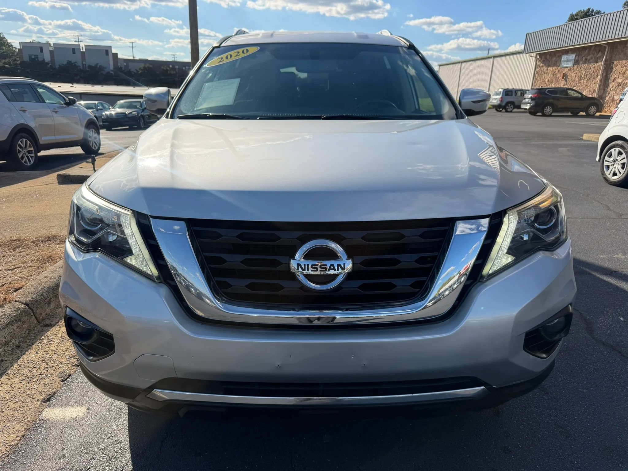 Used 2020 Nissan Pathfinder SV AWD/4WD image 2