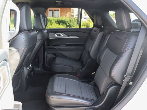 Used 2026 Ford Explorer ST-Line w/ ST-Line Street Pack AWD/4WD image 39