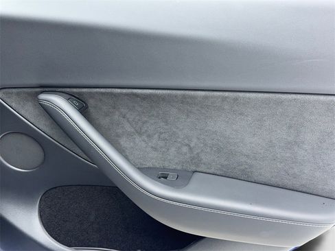 Used 2023 Tesla Model Y 2WD image 53