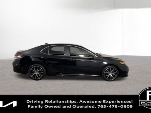 Used 2024 Toyota Camry SE image 2