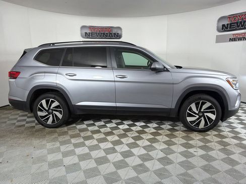 Used 2024 Volkswagen Atlas SE image 2