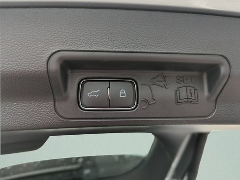Used 2022 Ford Explorer Platinum w/ Equipment Group 601A AWD/4WD image 21